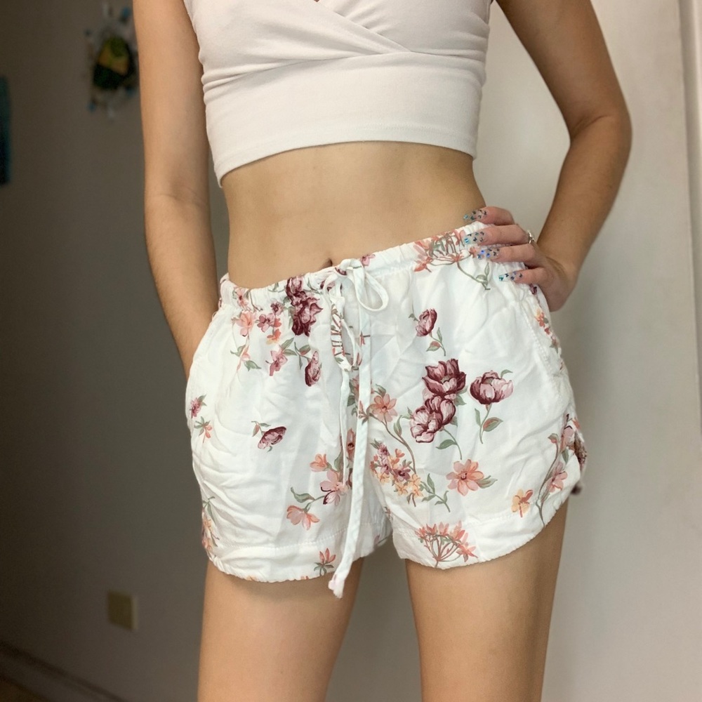 Brandy Melville eve shorts